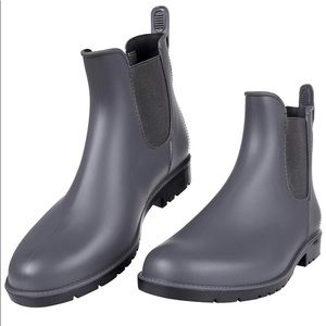 Women’s rain boots size 8.5
